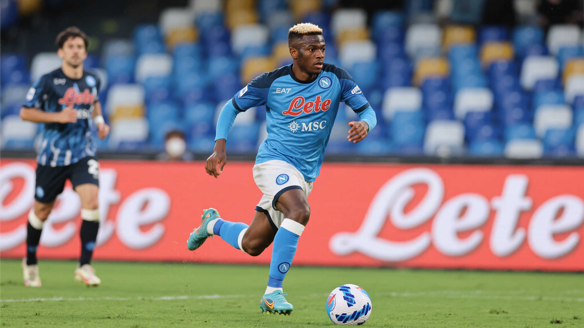 那不勒斯瞄准布伦特福德边锋沙德,转会费或达4000万欧 本年度,那不勒斯虽然卫冕意甲冠军仍有希望,但球队主